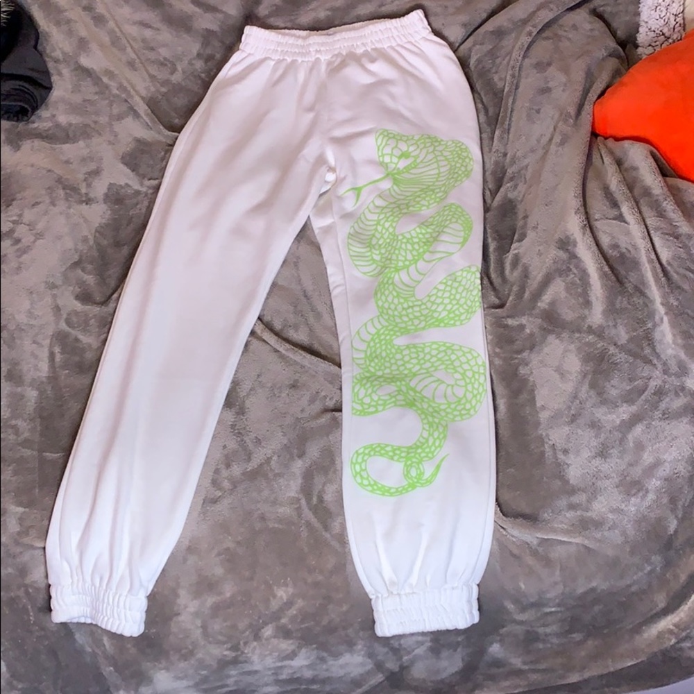 ADIKA SWEATPANTS/JOGGERS
